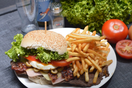 Don Matli Burger mit Pommes im 12. Bezirk Wien zur Zustellung