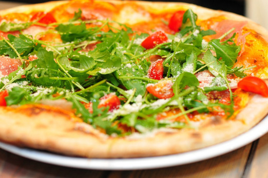 Don Matli Pizza mit Rucola und Tomaten im 12. Bezirk Wien zur Zustellung